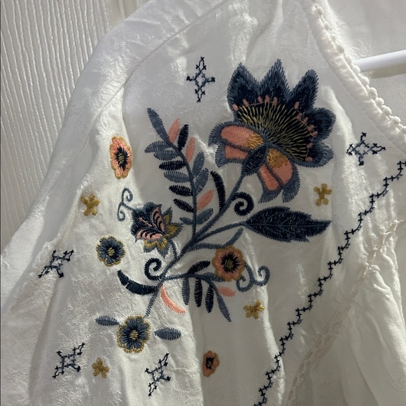 ⚜️ Knox Rose White Floral Embroidered Blouse - Picture 3 of 7